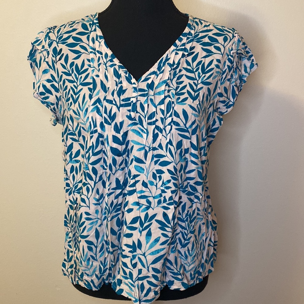 💖 2/$25 Fun2Fun Teal Leaf Print Blouse